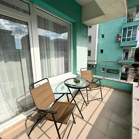 Summerland Apartament *